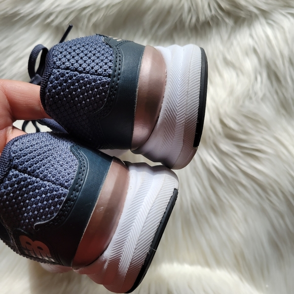 New Balance - Picture 6 of 9